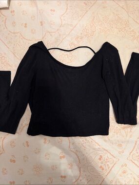 Women’s Black Long Sleeve Crop Top